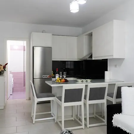 Cheerful Home! Апартаменты Саранда